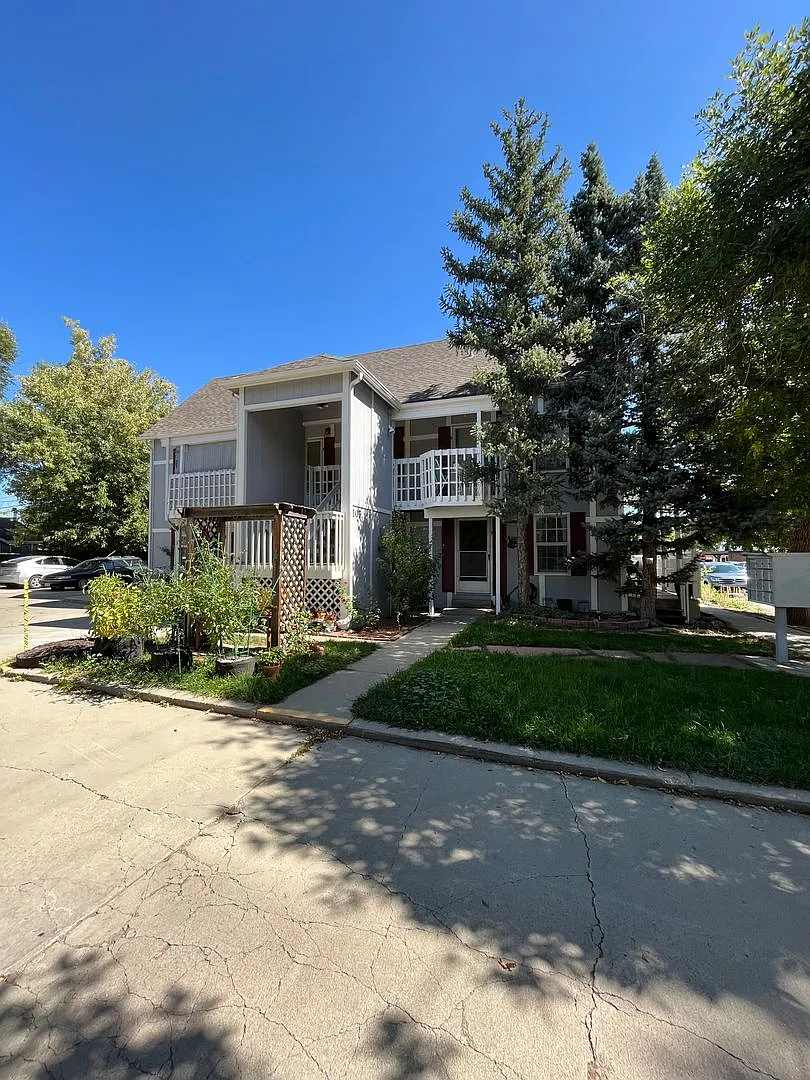 107 W Simpson — Photo 1