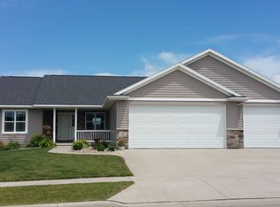 526 Jeanette St, Combined Locks, WI 54113