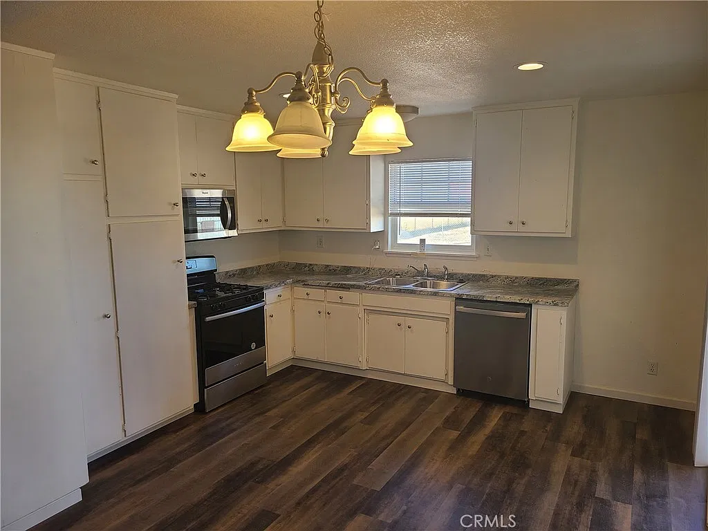 2 bed, 1896 sqft, $1,650 — Photo 4