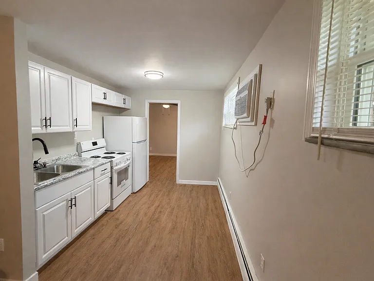 503 Woodlawn Ave #16 — Photo 2