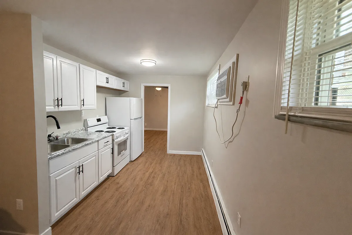 Building Photo - 503 Woodlawn Ave #16