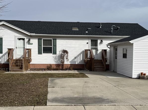 5128 Twin Lakes Dr, Smiths Creek, MI 48074
