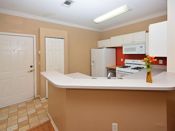 3rd image of 13810 SUTTON PARK Drive #314