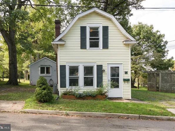 5 S Elm St, Hopewell, NJ 08525