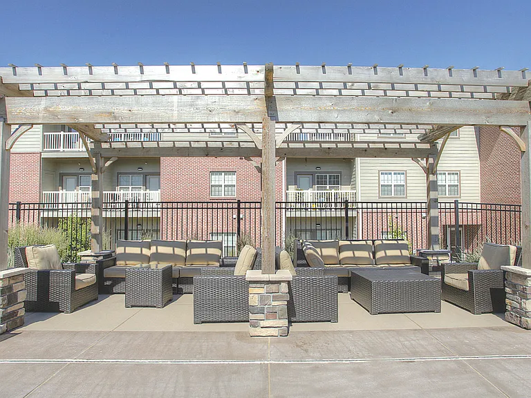 Summit Falls Apartments & Townhomes — Photo 8