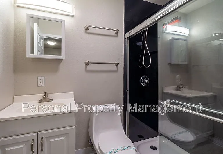 1008 NE 86th St — Photo 9