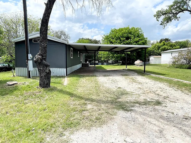 433 Capricorn Dr — Photo 2