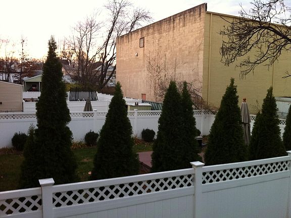 4th image of 212 Canterbury Ave