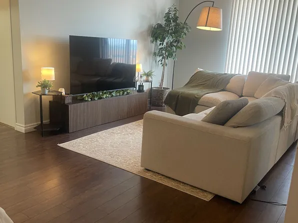 3555 Derry Rd E #810, Mississauga, ON L4T 1B2