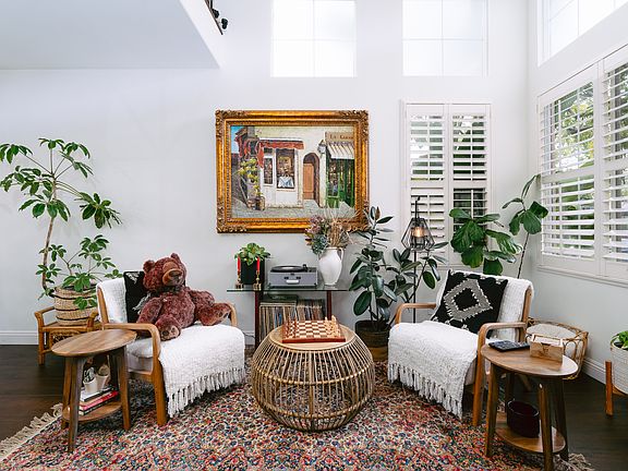 4th image of 277 W Shoshone St