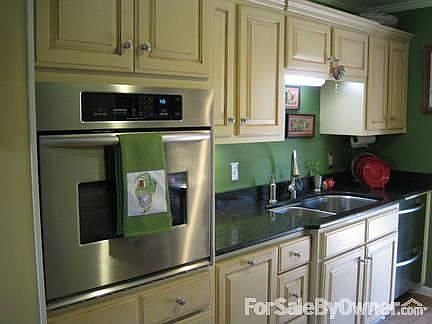 kitchen
						:
						silestone CT, coustom cab. stainless appliance with double disnwasher two ovens