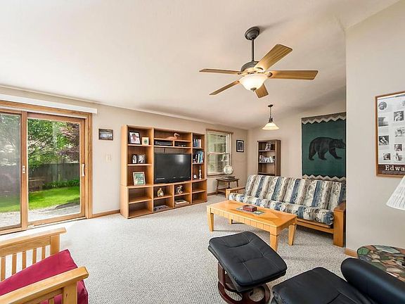 3rd image of 3135 Strathaven Ct