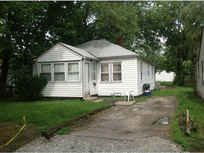 1827 N Rochester Ave photo 1