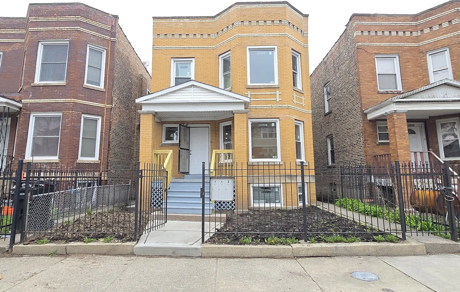 3 bed, 1200 sqft, $2,100 — Photo 1