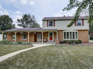 307 W Bayfield Rd, Fox Pt, WI 53217