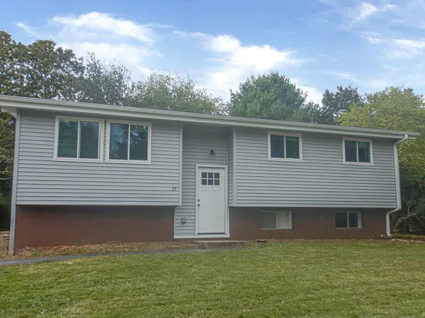 25 Meetinghouse Lane, Ledyard, CT 06339