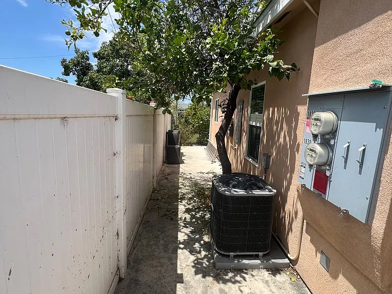 1830 W Bernardy Pl #B — Photo 25