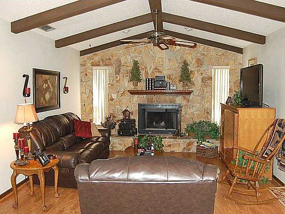 3rd image of 336 Vail Dr