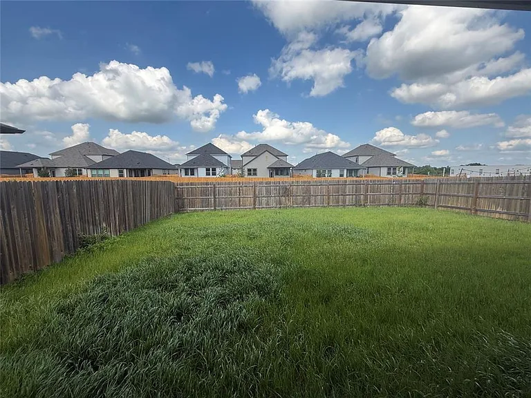 235 Sweetwater Creek Ln — Photo 22