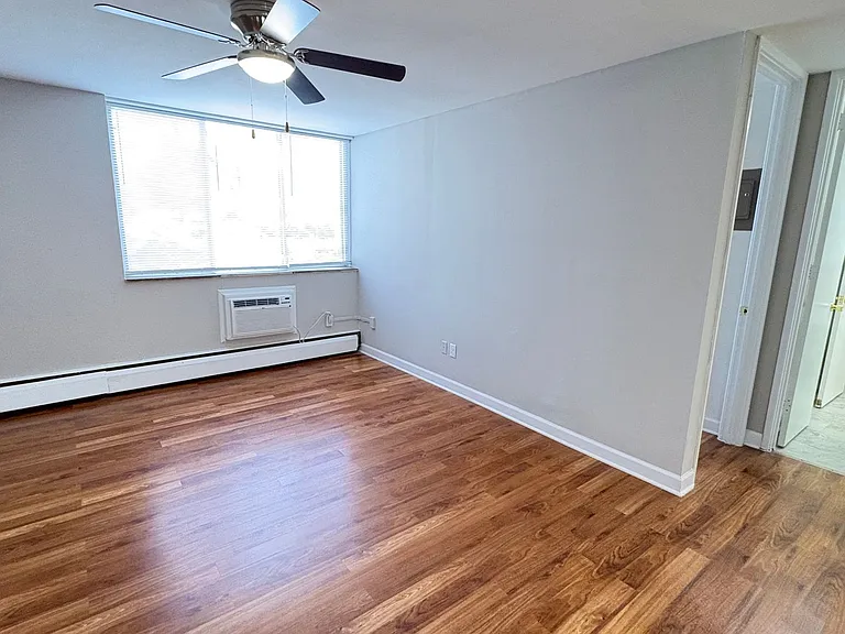 Marquette Apartments West — Photo 3