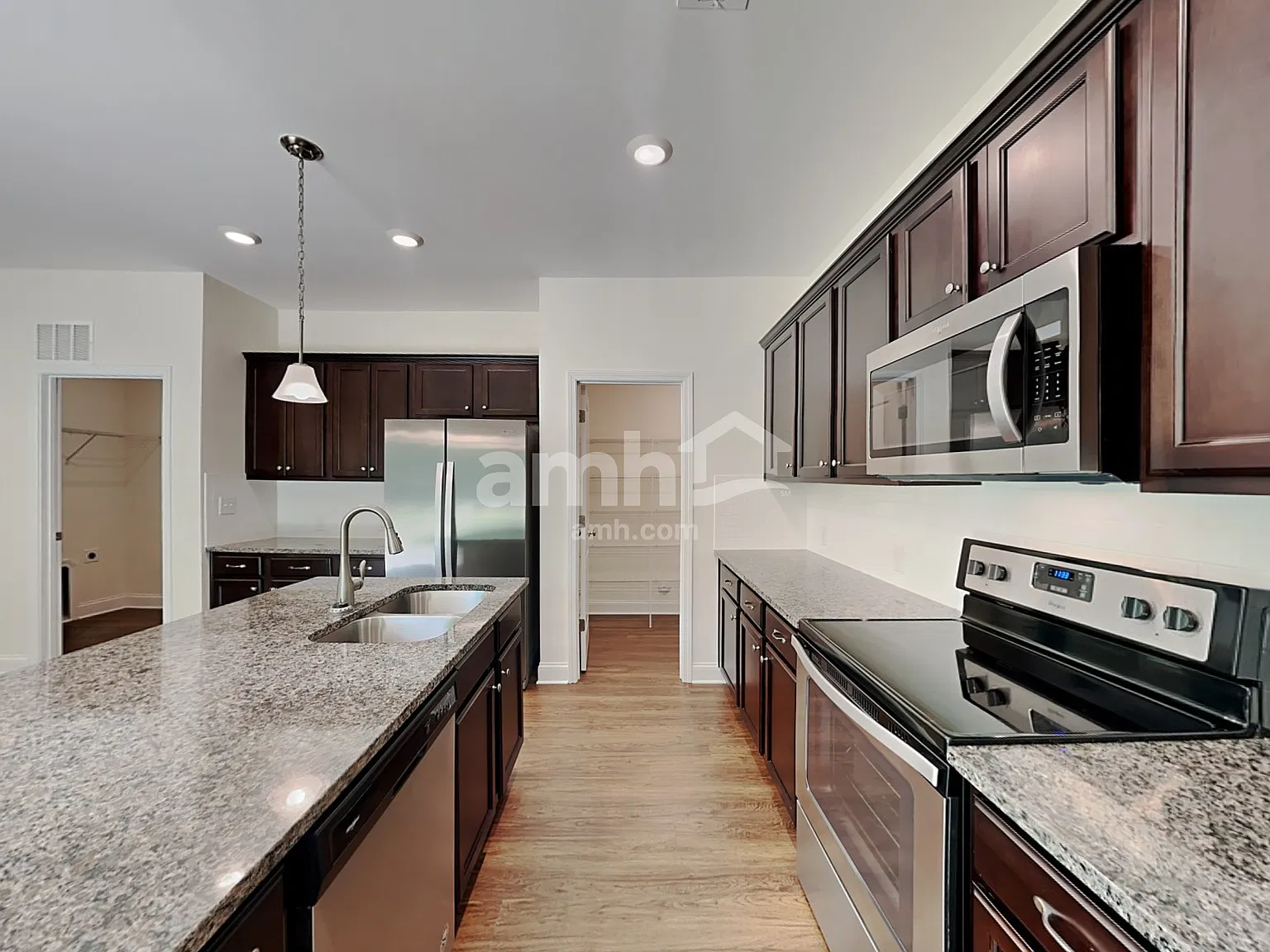 3 bed, 2.5 bath, 1834 sqft, $2,385 — Photo 3