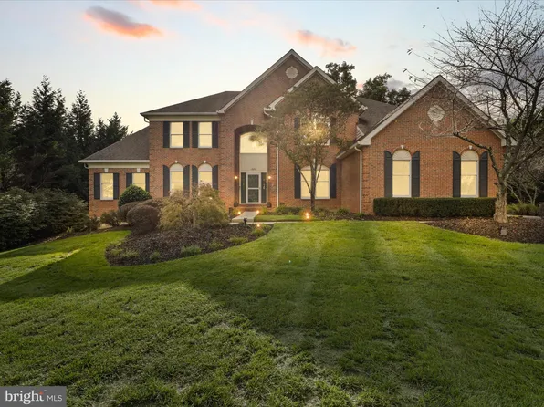 10207 Brittenford Dr, Vienna, VA 22182