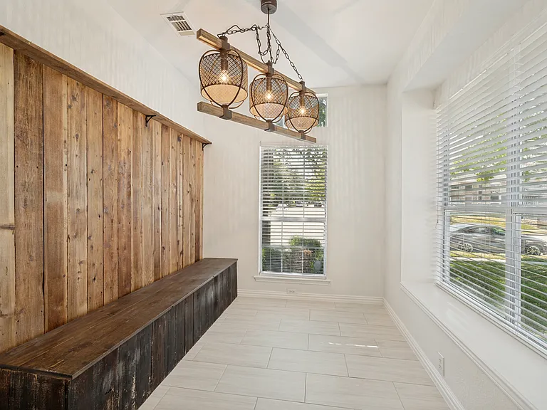 7086 Richmond Dr — Photo 13