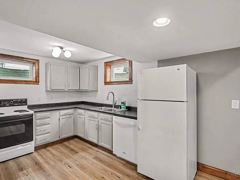 17 Washington Ave — Photo 16