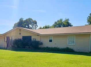 1005 N 5th St, Tonkawa, OK 74653
