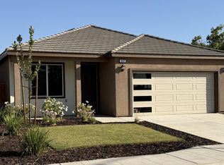 467 W Gibson Ave, Clovis, CA 93612
