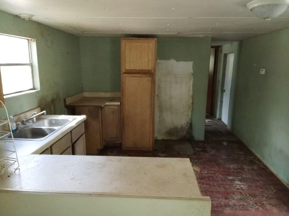 1st image of 285 SE Piute Way