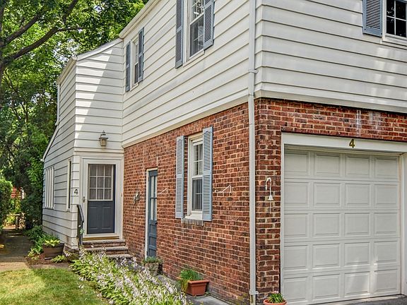 2nd image of 4 Arlington Pl #1X