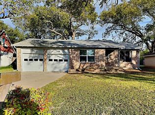 706 Lilly St, Cleburne, TX 76033