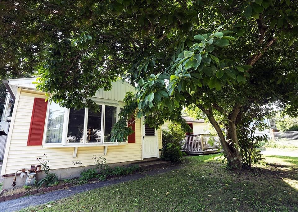1st image of 131 Hollis Ave
