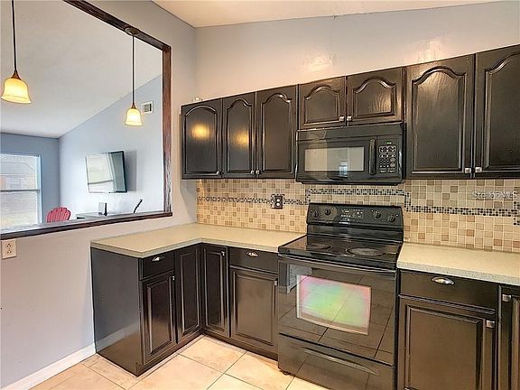3rd image of 1117 Doncaster Ct