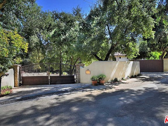 3rd image of 2040 McKain St