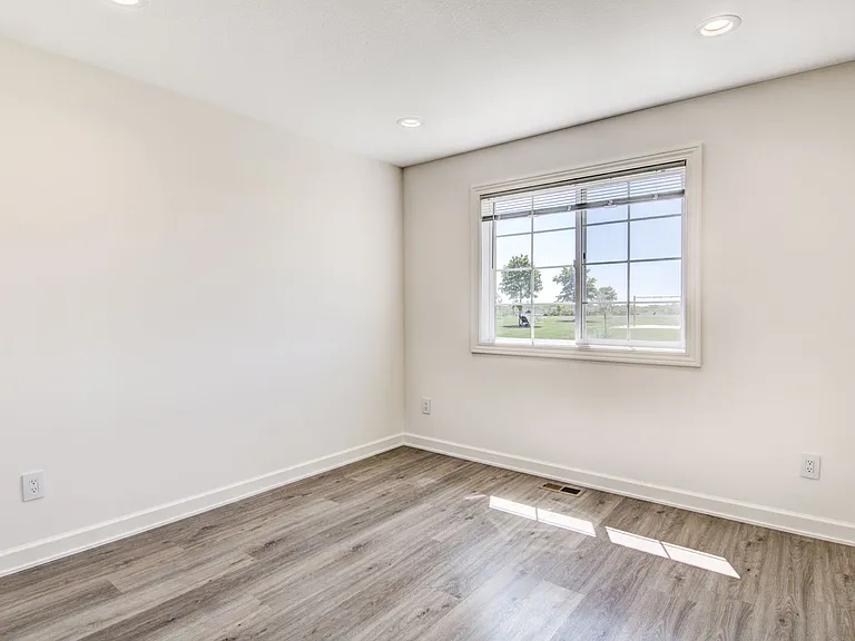 2460 Cedarwood Ln — Photo 2