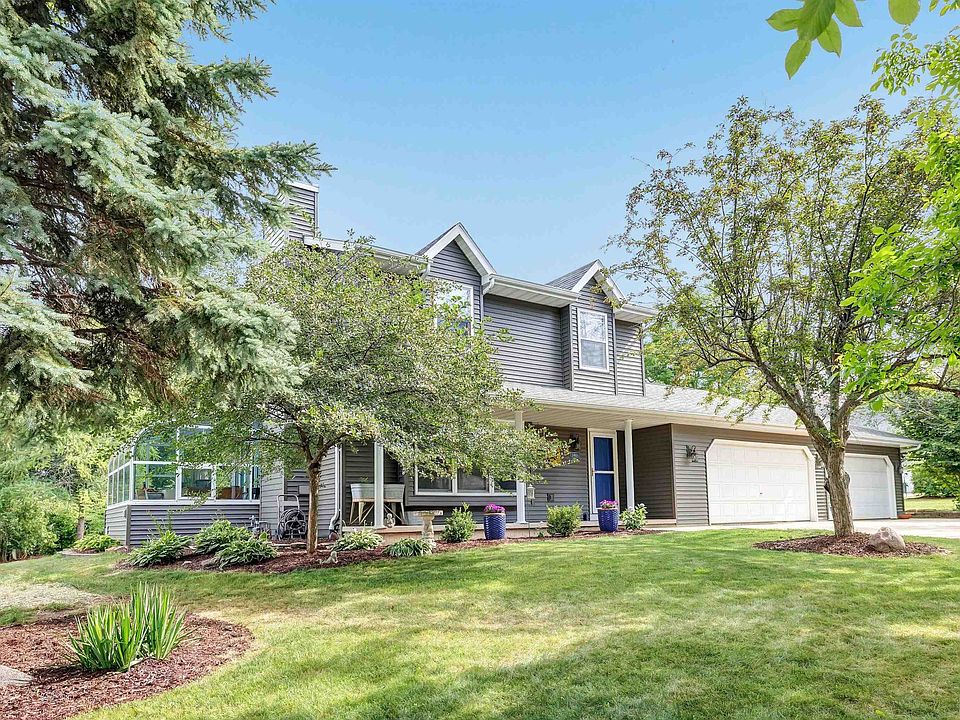 1st image of 2465 Valley Heights Dr