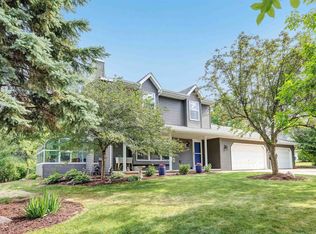 2465 Valley Heights Dr, Green Bay, WI 54311