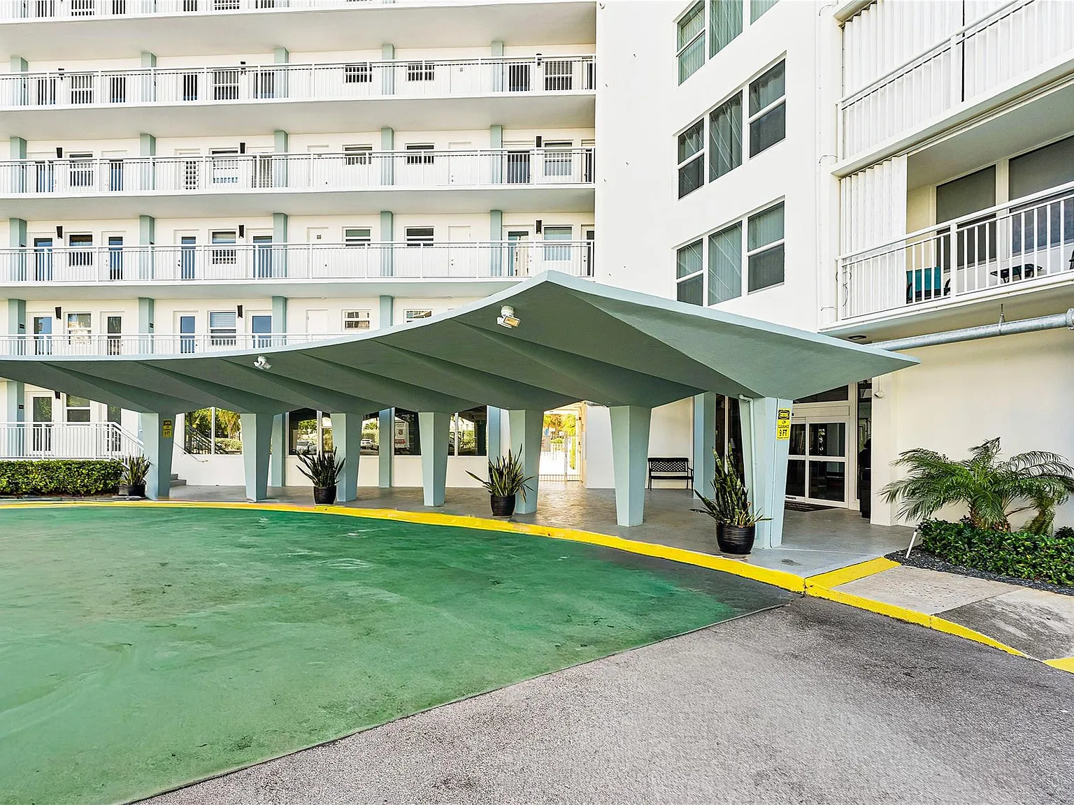 2 bed, 2.0 bath, 1100 sqft, $3,100 — Photo 3