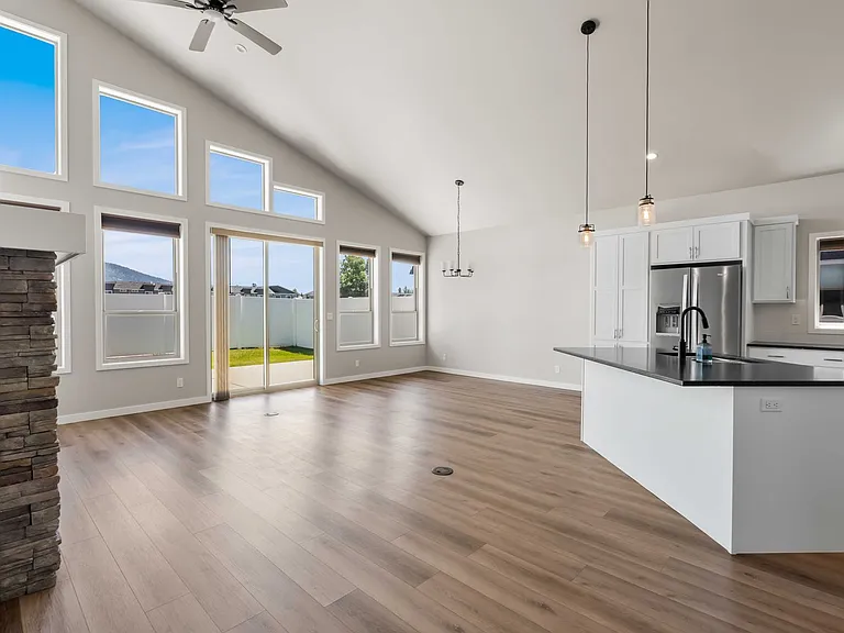 1452 W Moselle Dr — Photo 3