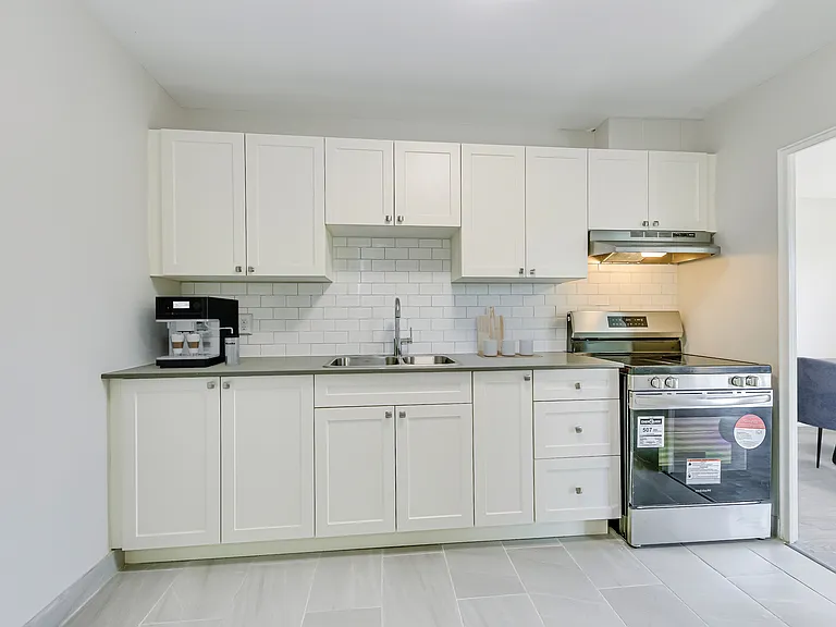57 Union St E — Photo 2