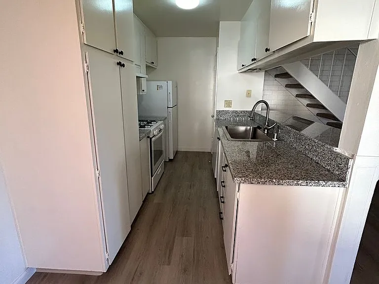 1703 Donner Ave #3 — Photo 2
