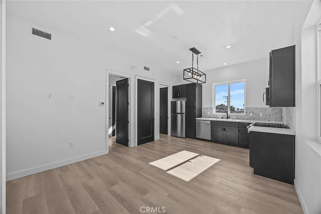 1 bed, 725 sqft, $3,200 — Photo 2