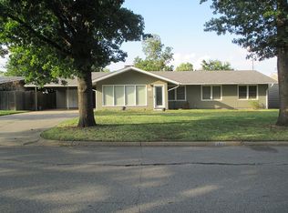 1822 Indian Dr, Enid, OK 73703
