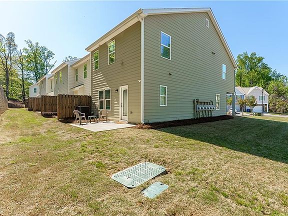 3rd image of 3631 Abbey Way