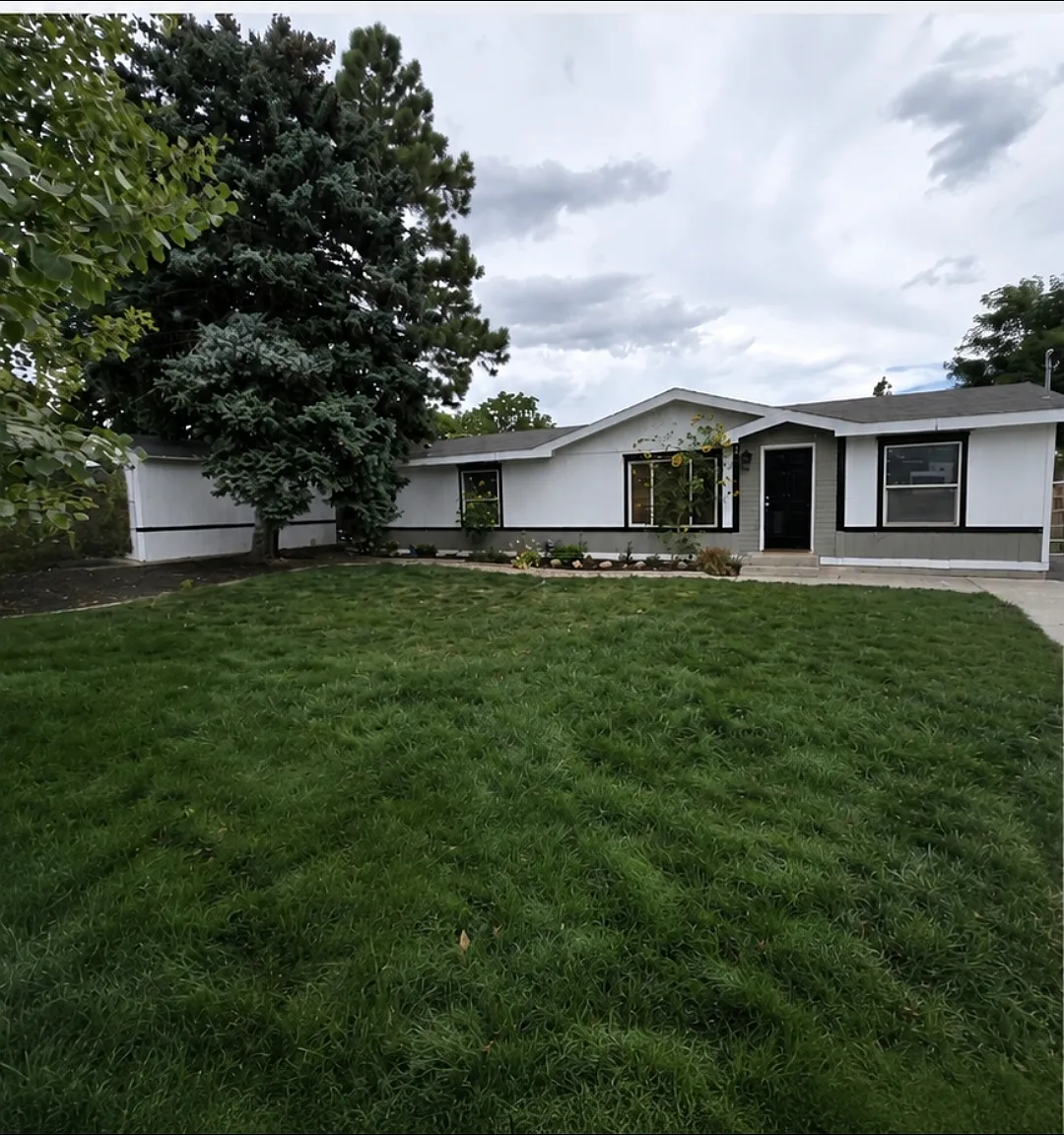 3 bed, 1404 sqft, $2,100 — Photo 2
