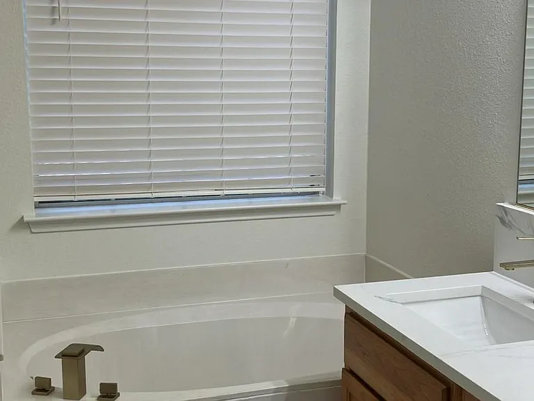 2296 Grandview Dr — Photo 6