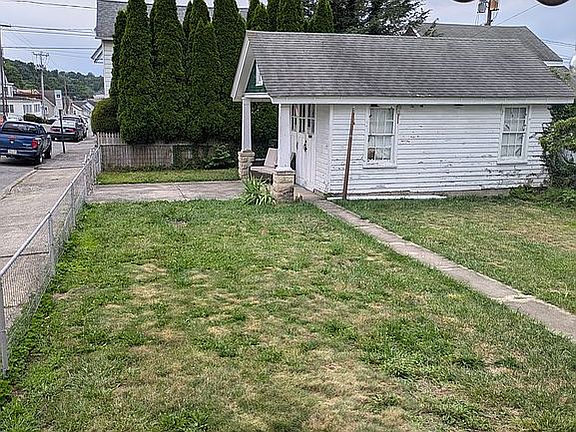 4th image of 324 2nd St