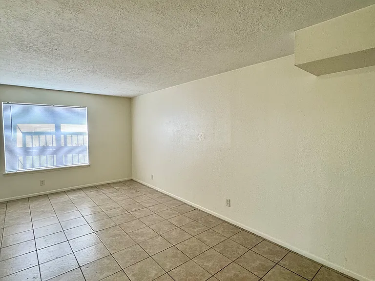 625 Louisiana Blvd SE #A — Photo 5
